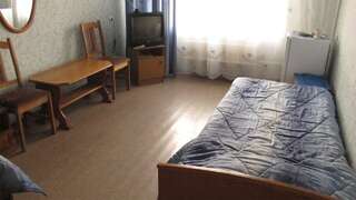 Гостиница Уралочка Челябинск Номер второй категории (Эк. 2х м. удобства на 2 номера )-1