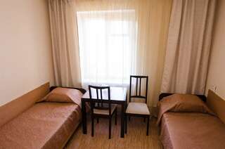 Гостиница Уралочка Челябинск Номер четвертой категории (Эк. 2х.м. удобства на 4 номера)-1