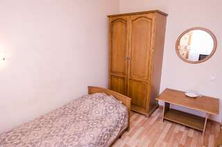 Гостиница Уралочка Челябинск Номер второй категории (Эконом 1м.удобства на 2 номера)-3