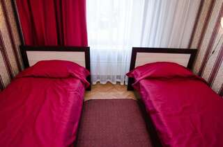 Гостиница Уралочка Челябинск Номер стандарт с 2 односпальными кроватями-1