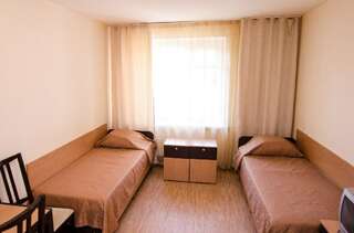 Гостиница Уралочка Челябинск Номер четвертой категории (Эк. 3х м. удобства на 4 номера)-2