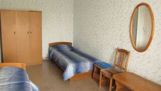 Гостиница Уралочка Челябинск Номер второй категории (Эк. 2х м. удобства на 2 номера )-2